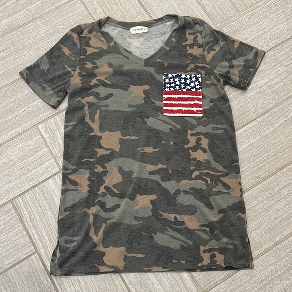 Tops - Camo/American flag tee shirt